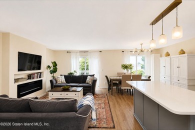 Welcome to Captain's Quarters! This spacious corner-unit - photo 6