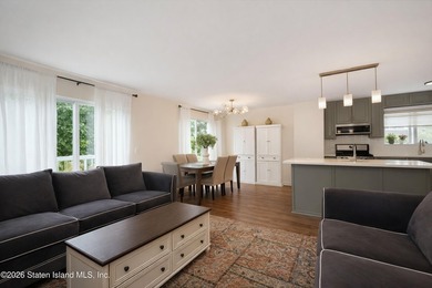 Welcome to Captain's Quarters! This spacious corner-unit - photo 9