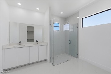 Beautiful Cape Coral home situated on a desirable corner lot - photo 25