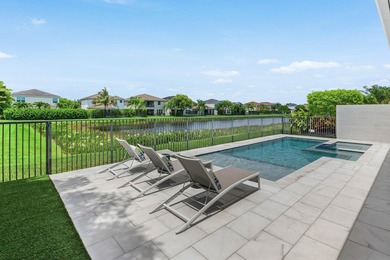 Beautiful one-story waterfront pool home in GL Homes' Dakota - photo 26