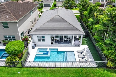 Beautiful one-story waterfront pool home in GL Homes' Dakota - photo 28