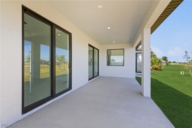 Beautiful Cape Coral home situated on a desirable corner lot - photo 35