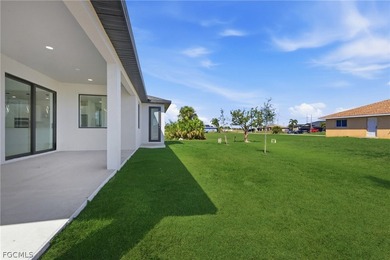 Beautiful Cape Coral home situated on a desirable corner lot - photo 36