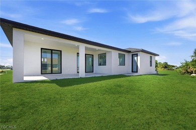 Beautiful Cape Coral home situated on a desirable corner lot - photo 38