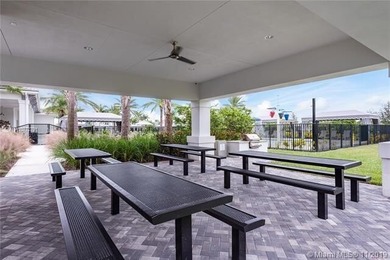 Beautiful one-story waterfront pool home in GL Homes' Dakota - photo 48
