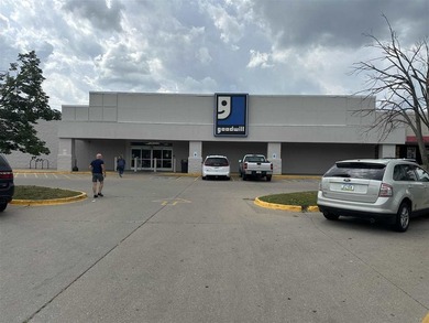 Prominent leased investment with Goodwill Industries and - photo 3