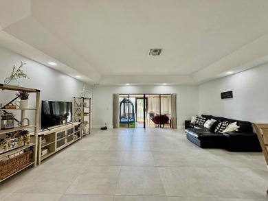 Come and see this 3-bedroom, 2-bathroom single-family home - photo 3