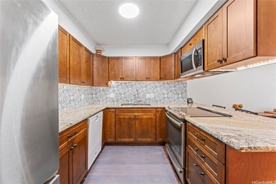 Price Change! RARE 3-bedroom, Upgraded 2-full bath, PET FRIENDLY - photo 1