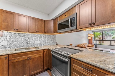 Price Change! RARE 3-bedroom, Upgraded 2-full bath, PET FRIENDLY - photo 3