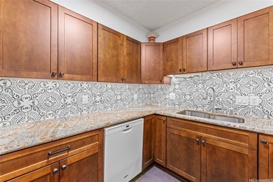 Price Change! RARE 3-bedroom, Upgraded 2-full bath, PET FRIENDLY - photo 4