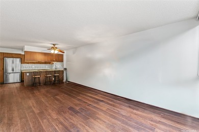 Price Change! RARE 3-bedroom, Upgraded 2-full bath, PET FRIENDLY - photo 9