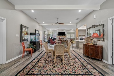 Absolutely stunning, fully updated home in the exclusive - photo 14