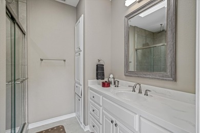 Absolutely stunning, fully updated home in the exclusive - photo 17