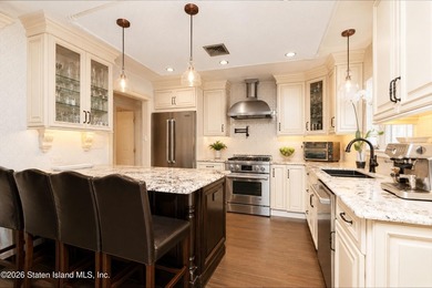 Welcome to 27 Tynan Street, a truly one-of-a-kind custom - photo 7
