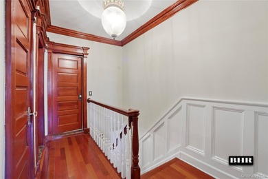 SHEEPSHEAD BAY. 1 Family side hall brick 3 bedroom 1 1/2 bath - photo 20