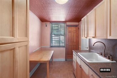 SHEEPSHEAD BAY. 1 Family side hall brick 3 bedroom 1 1/2 bath - photo 21
