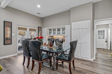 Absolutely stunning, fully updated home in the exclusive - photo 31