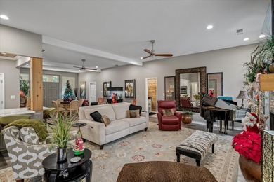 Absolutely stunning, fully updated home in the exclusive - photo 32