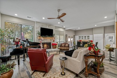 Absolutely stunning, fully updated home in the exclusive - photo 34