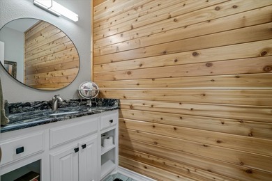 Absolutely stunning, fully updated home in the exclusive - photo 35