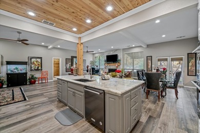 Absolutely stunning, fully updated home in the exclusive - photo 39
