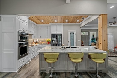 Absolutely stunning, fully updated home in the exclusive - photo 40