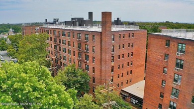 Beautifully renovated 2-bedroom condo in a phenomenal location! - photo 6