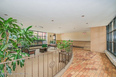 Beautifully renovated 2-bedroom condo in a phenomenal location! - photo 8