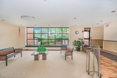 Beautifully renovated 2-bedroom condo in a phenomenal location! - photo 9
