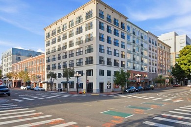 Perched above the Gaslamp Quarter, this fifth floor 1-bed - photo 2