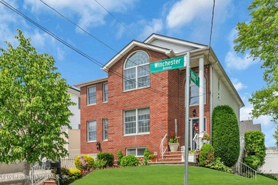 Welcome to this beautifully maintained side hall colonial on a - photo 1