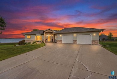 Experience luxury lakefront and golf course living in this - photo 1