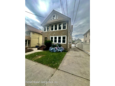 CHARMING AND SPACIOUS OLDER COLONIAL. CHESTNUT TRIM AND PINE - photo 1