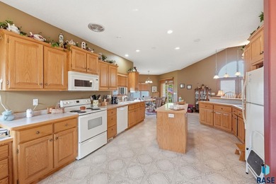 Experience luxury lakefront and golf course living in this - photo 2