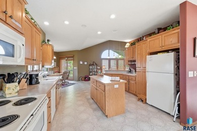 Experience luxury lakefront and golf course living in this - photo 3