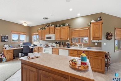 Experience luxury lakefront and golf course living in this - photo 4