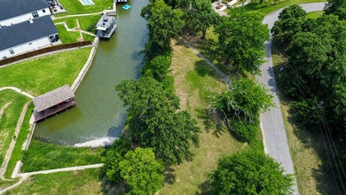 Wake up to the peaceful beauty of Cedar Creek Lake and start - photo 7