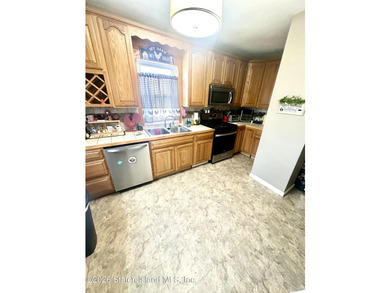 CHARMING AND SPACIOUS OLDER COLONIAL. CHESTNUT TRIM AND PINE - photo 8