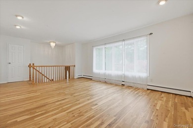 Beautifully maintained high-ranch home featuring 4 bedrooms and - photo 6