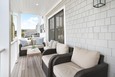 Rare downtown Vineyard Haven compound offering! A unique - photo 7