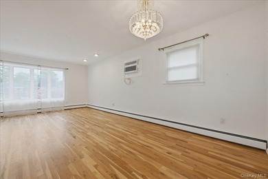 Beautifully maintained high-ranch home featuring 4 bedrooms and - photo 8