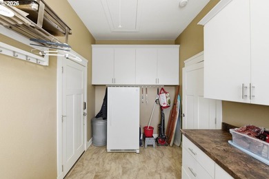 Gorgeous four-bedroom, two-bath home filled with natural light - photo 27
