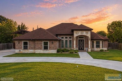 Beautiful and spacious home in Laguna Vista featuring a modern - photo 1