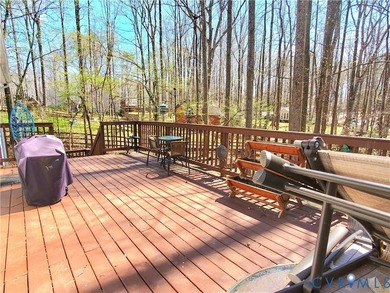Very Nice Well Maintained Split Foyer on Full 1 Acre Corner - photo 4