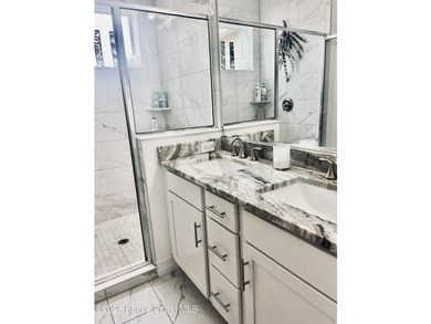 Shows like NEW very desirable 3 bedroom 2.5 bathroom spacious - photo 16