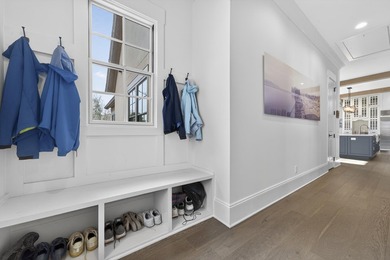Welcome to this beautiful custom-built, 4-bedroom, 4.5-bath lake - photo 31