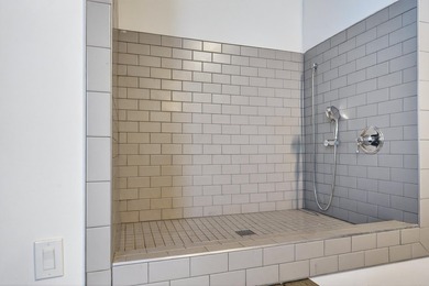 Welcome to this beautiful custom-built, 4-bedroom, 4.5-bath lake - photo 32