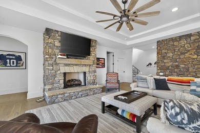 Welcome to this beautiful custom-built, 4-bedroom, 4.5-bath lake - photo 46