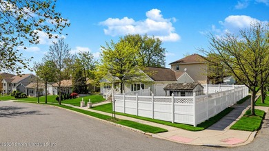 Welcome to 274 Retford Avenue! This beautiful broadside ranch is - photo 7
