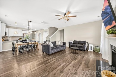 Welcome to this well-kept 2021 Stanley Martin Hazelwood home - photo 8